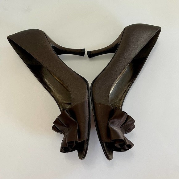 Stuart Weitzman Brown Satin Heels Sz 6.5 - Picture 7 of 9
